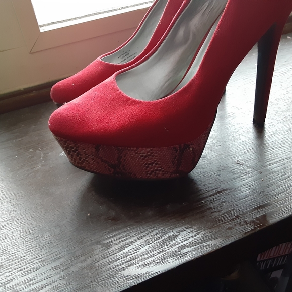 Red heels - Picture 5 of 7